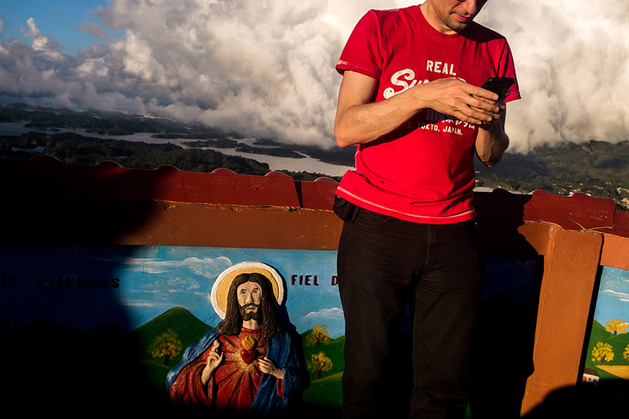 A example of street photography in Colombia on top of the Guatape Rock.
